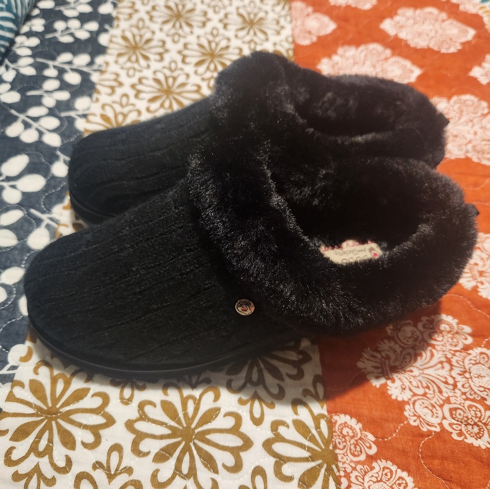 Brand new Skechers slippers with memory foam!